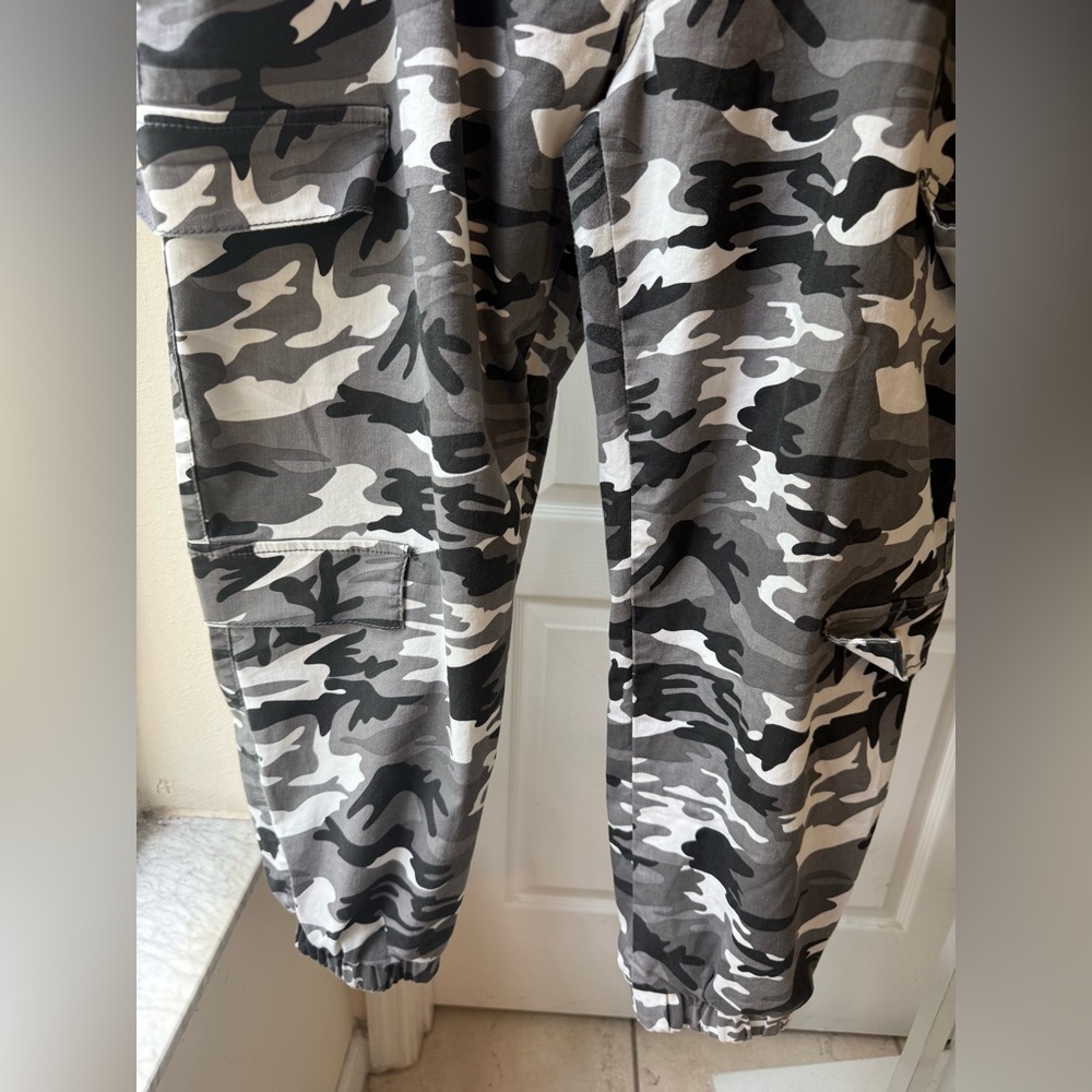 VIP Black & White Camouflage Joggers 22 - Picture 8 of 10